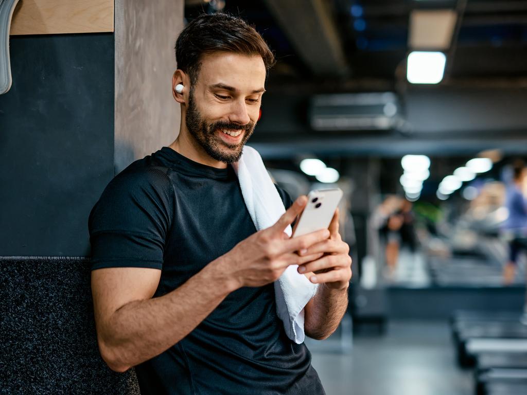 11 Razões Pelas Quais a Música Não Só “Anima” Seu Treino — Ela Muda o Que Seu Corpo Aguenta