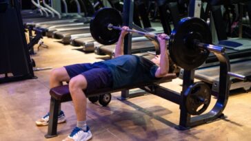 6 Ajustes de Técnica no Supino que Fazem Diferença Quando a Força Estagna