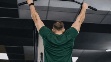 6 Progressões para Fazer Sua Primeira Barra Fixa sem Sofrer