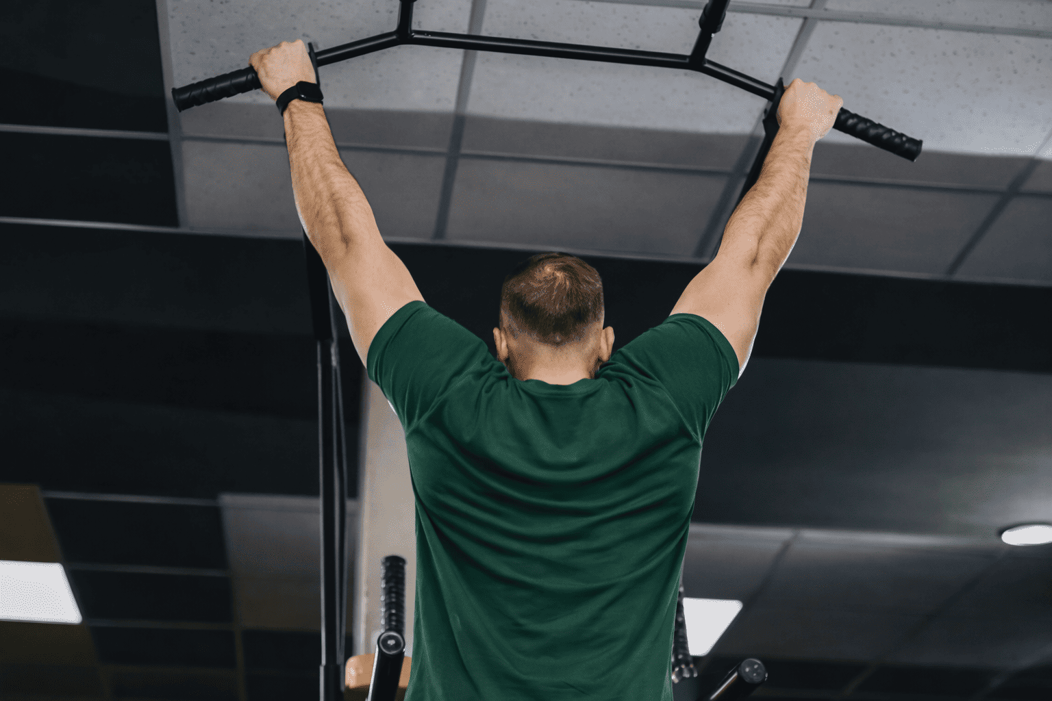 6 Progressões para Fazer Sua Primeira Barra Fixa sem Sofrer