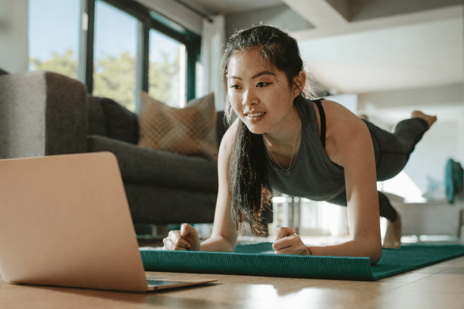 7 Exercícios de Calistenia para Construir Força Real Usando Apenas o Peso do Corpo em Casa