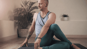 4 Hábitos Matinais de Fitness que Podem Aumentar sua Energia Antes Mesmo do Primeiro Café